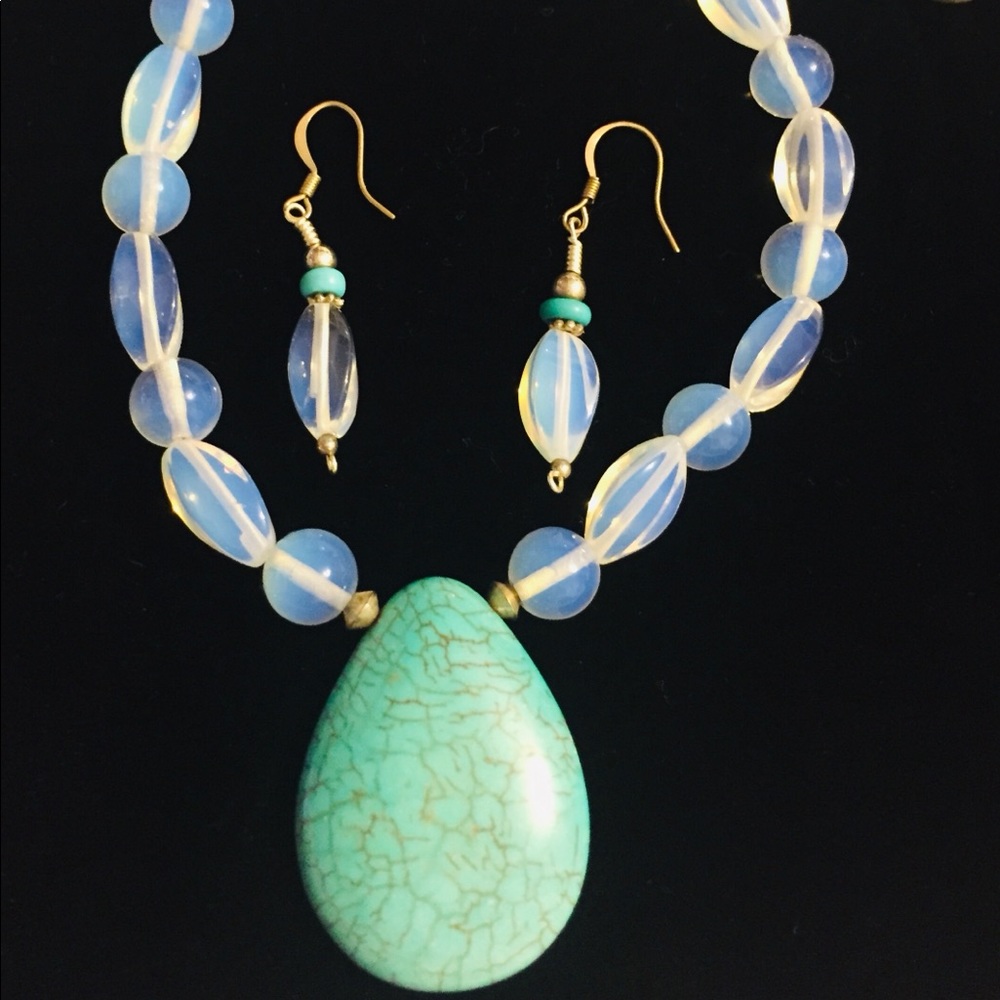 NWOT Moonstone Beaded & Turquoise Pendant Necklace